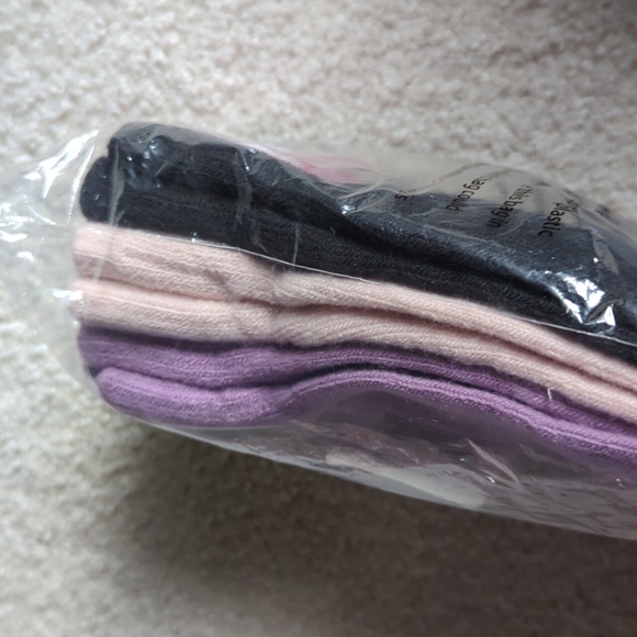 3 for $30. Set of touchscreen compatible gloves - Picture 3 of 5